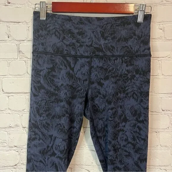 Athleta Elation Textured Tight Frosted Floral Black/ Blue SIZE MP - Picture 2 of 8